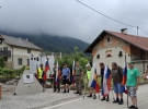 Praporščaki ob spomeniku v spomin zavzetja skladišča pod Strmcem