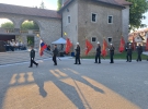 Prihod praporščakov iz župnijske cerkve na prireditveni prostor.