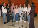 Učenke OŠ dr. Franceta Prešerna iz Ribnice so zapele Slovensko himno.