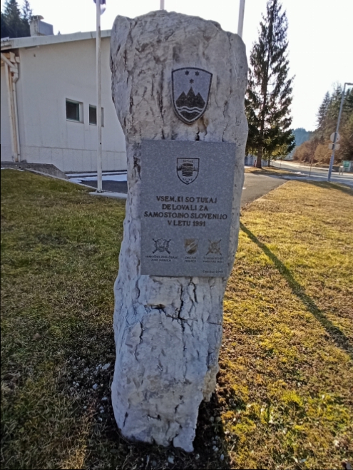 Spominsko obeležje Ortnek